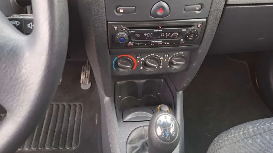 RENAULT Clio -