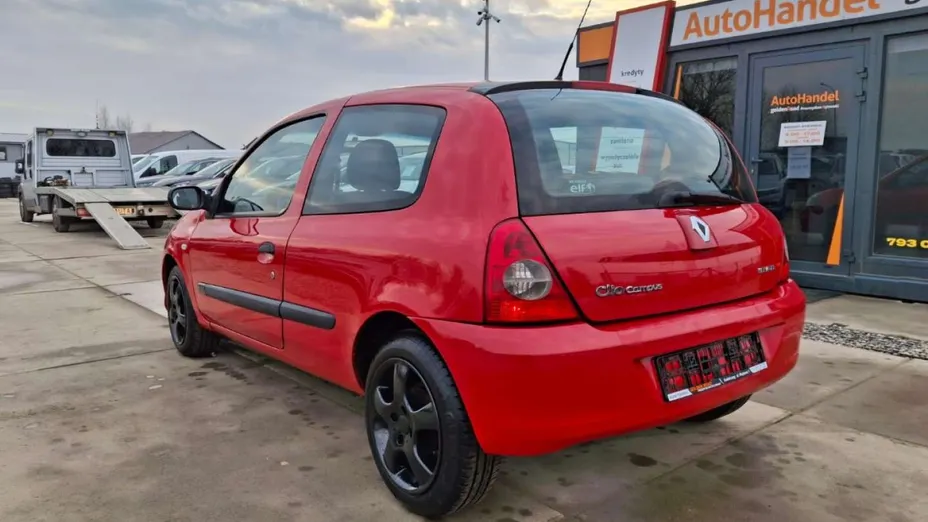 RENAULT Clio -