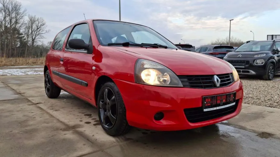 RENAULT Clio -