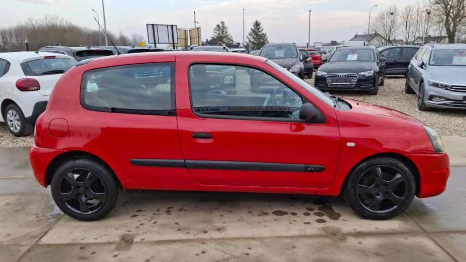 RENAULT Clio -