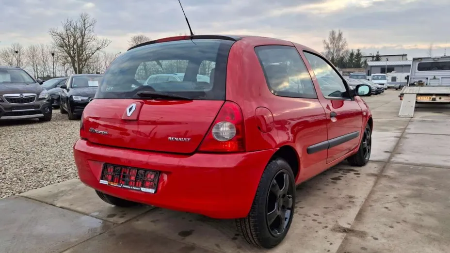 RENAULT Clio -
