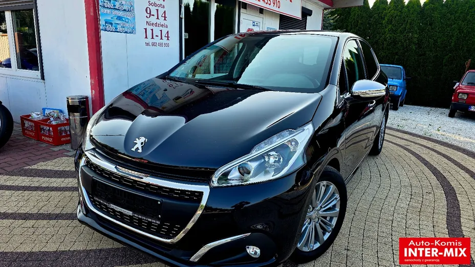 PEUGEOT 208 -