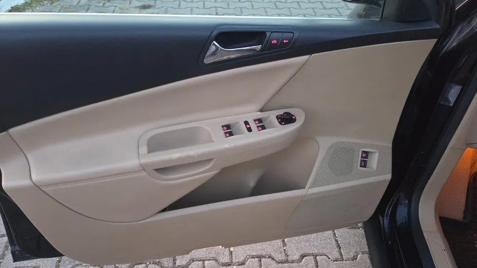 VOLKSWAGEN Passat -