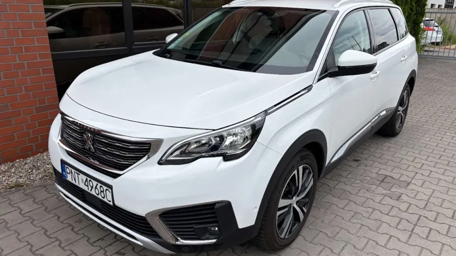 PEUGEOT 5008 -