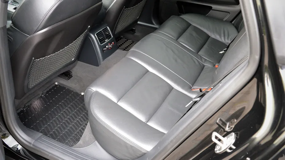 AUDI A6 -