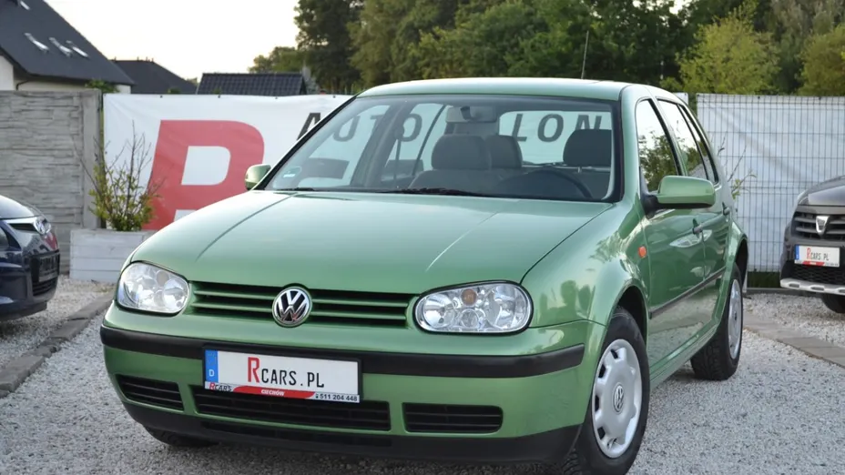 VOLKSWAGEN Golf -