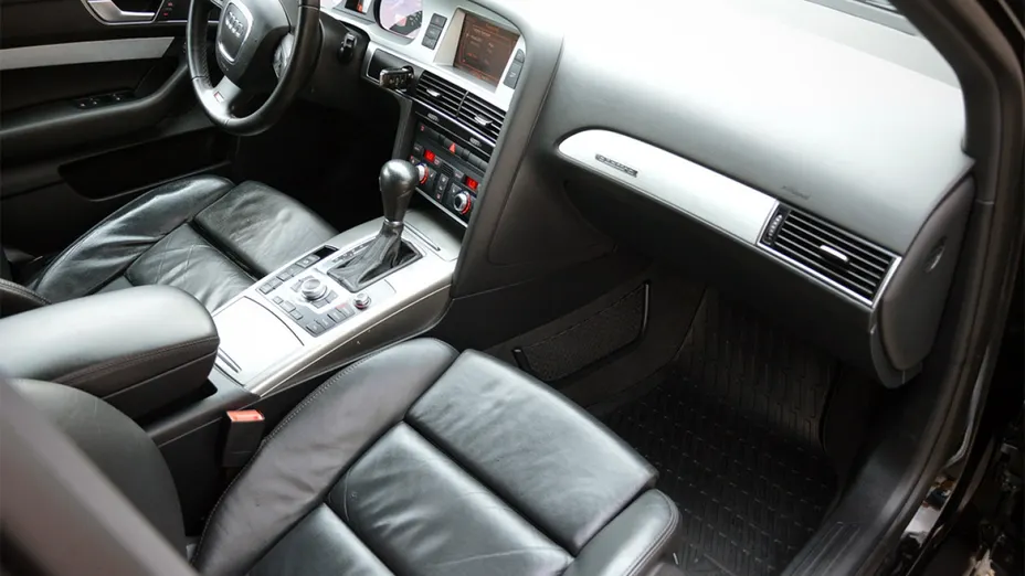 AUDI A6 -