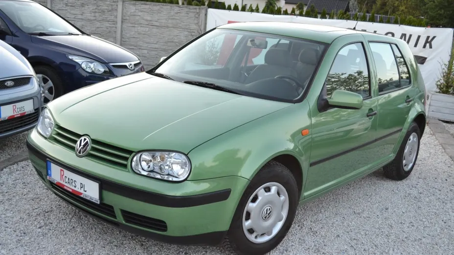 VOLKSWAGEN Golf -