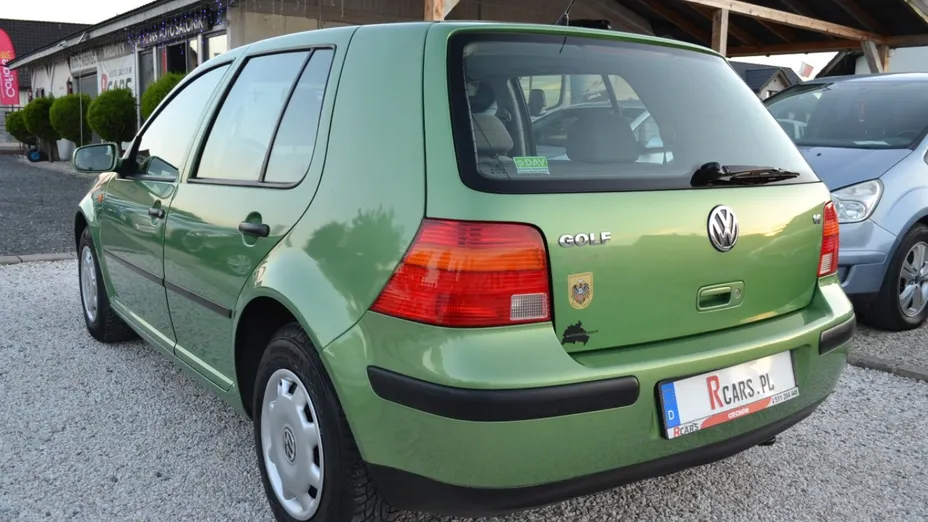 VOLKSWAGEN Golf -