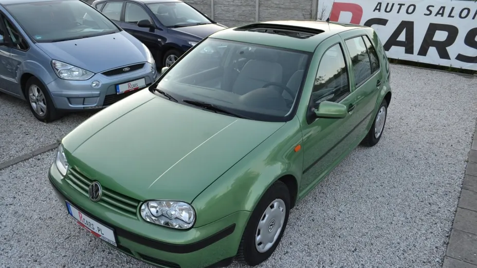 VOLKSWAGEN Golf -