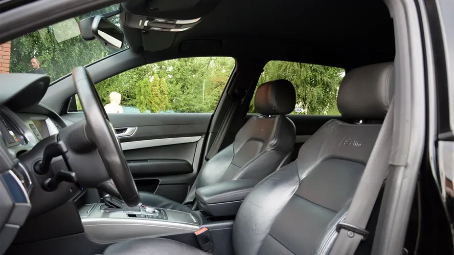 AUDI A6 -