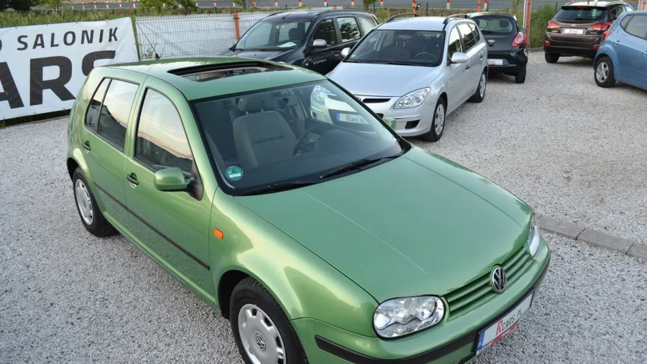VOLKSWAGEN Golf -