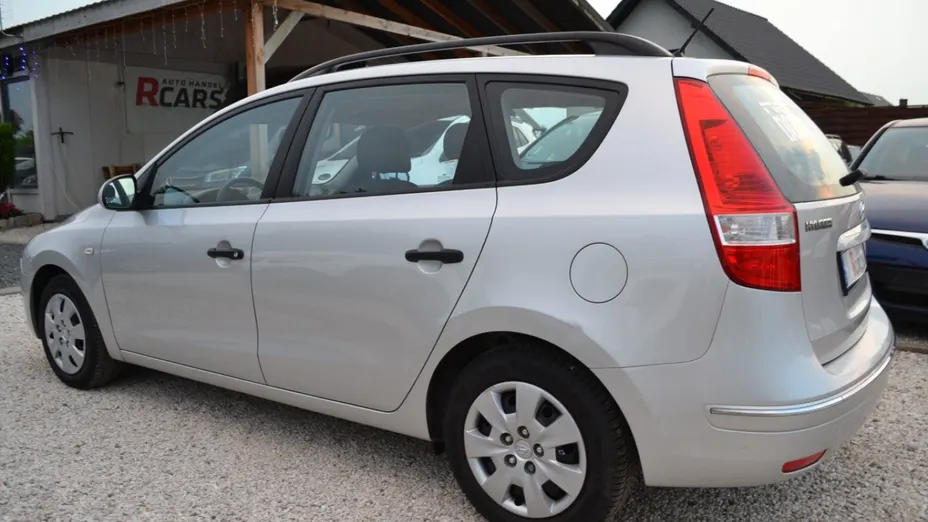 HYUNDAI i30 -