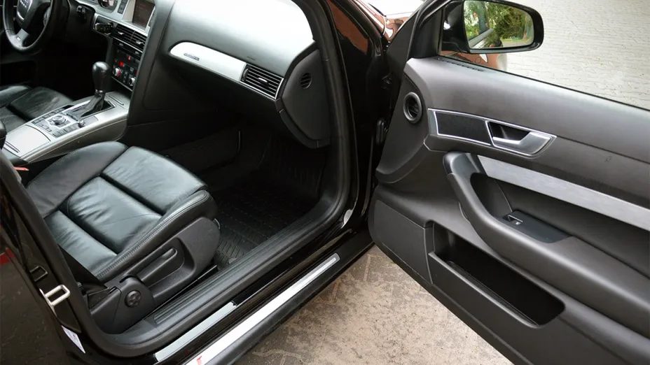 AUDI A6 -