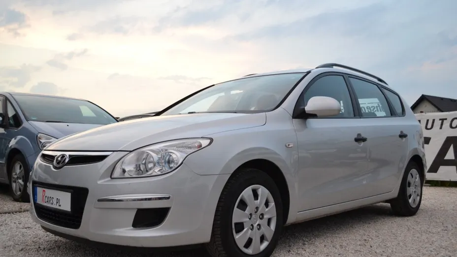 HYUNDAI i30 -