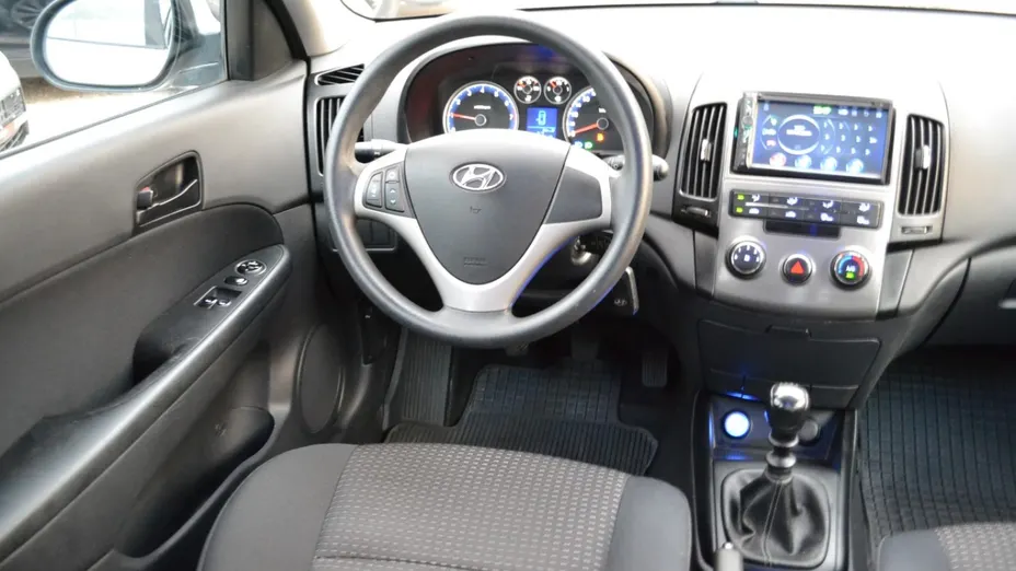 HYUNDAI i30 -