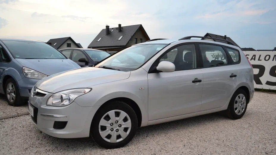 HYUNDAI i30 -
