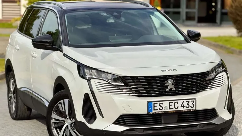 PEUGEOT 5008 -