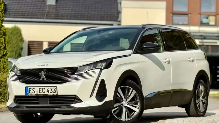PEUGEOT 5008 -