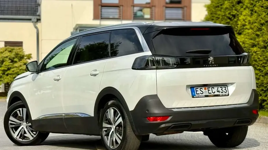 PEUGEOT 5008 -