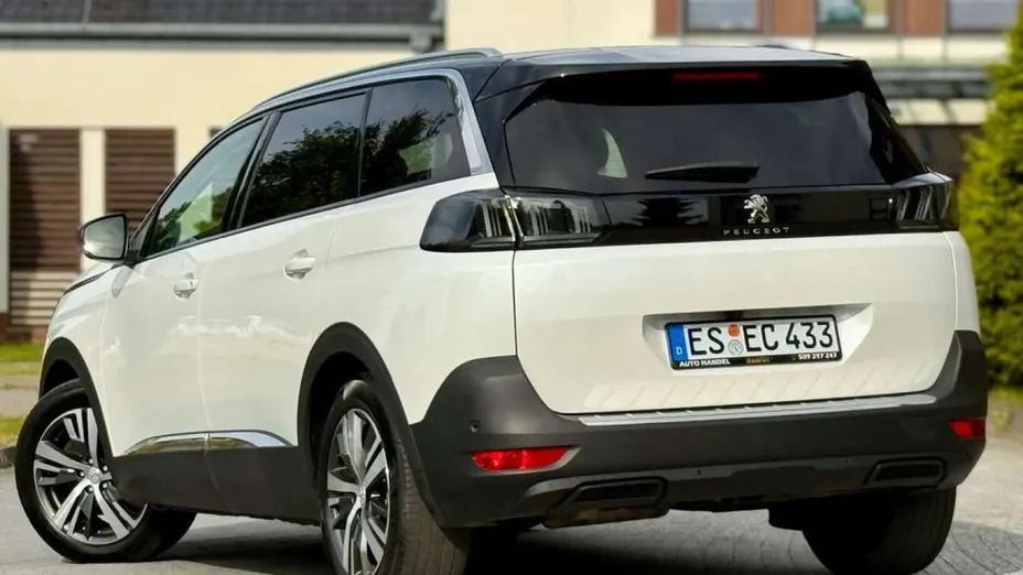 PEUGEOT 5008 -