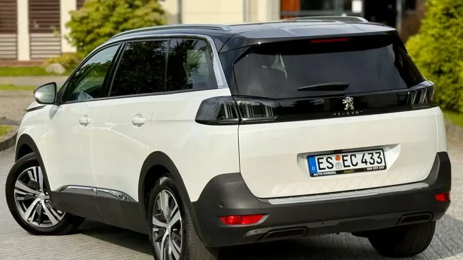 PEUGEOT 5008 -