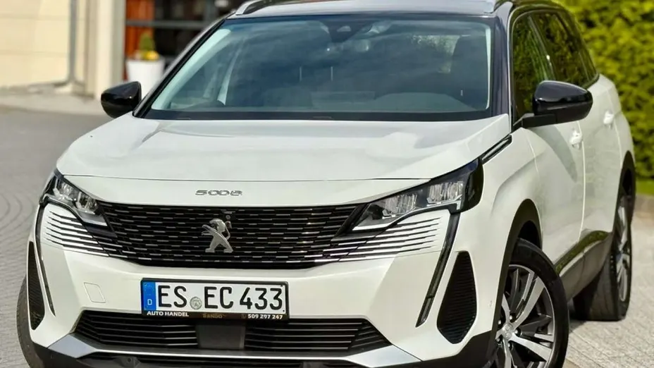 PEUGEOT 5008 -