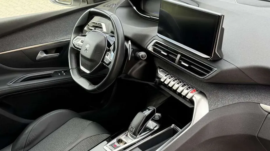 PEUGEOT 5008 -