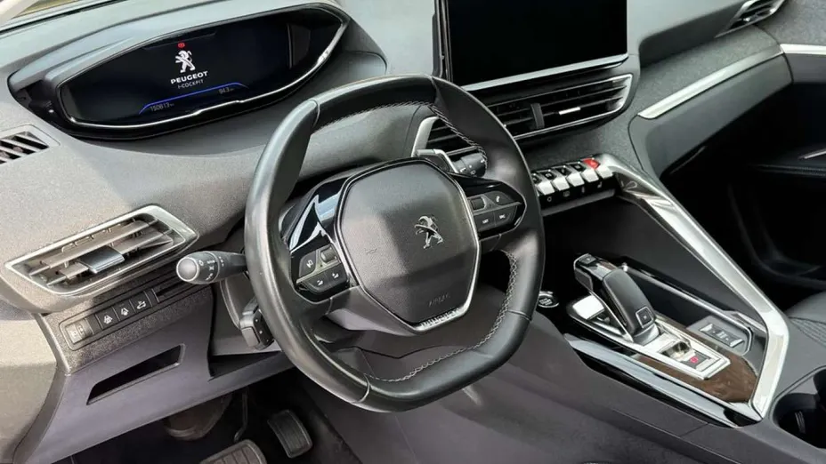 PEUGEOT 5008 -