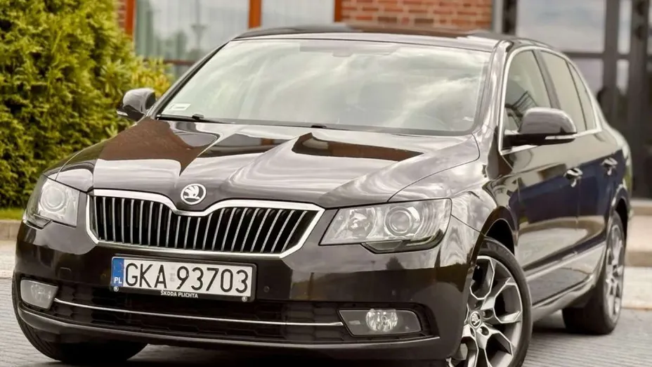 SKODA Superb -