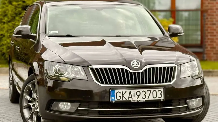 SKODA Superb -