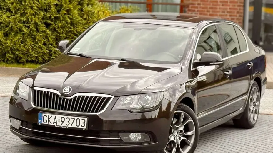 SKODA Superb -