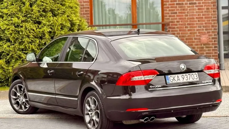 SKODA Superb -