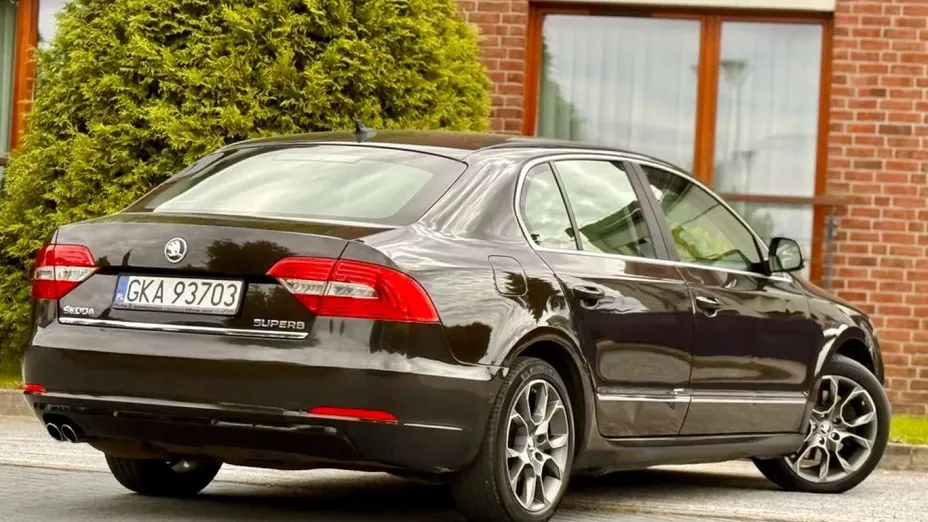 SKODA Superb -