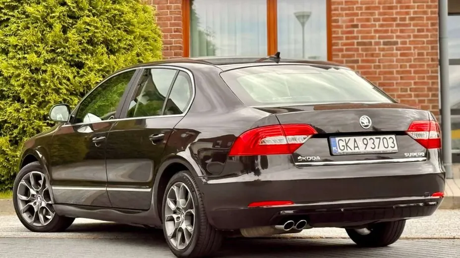 SKODA Superb -
