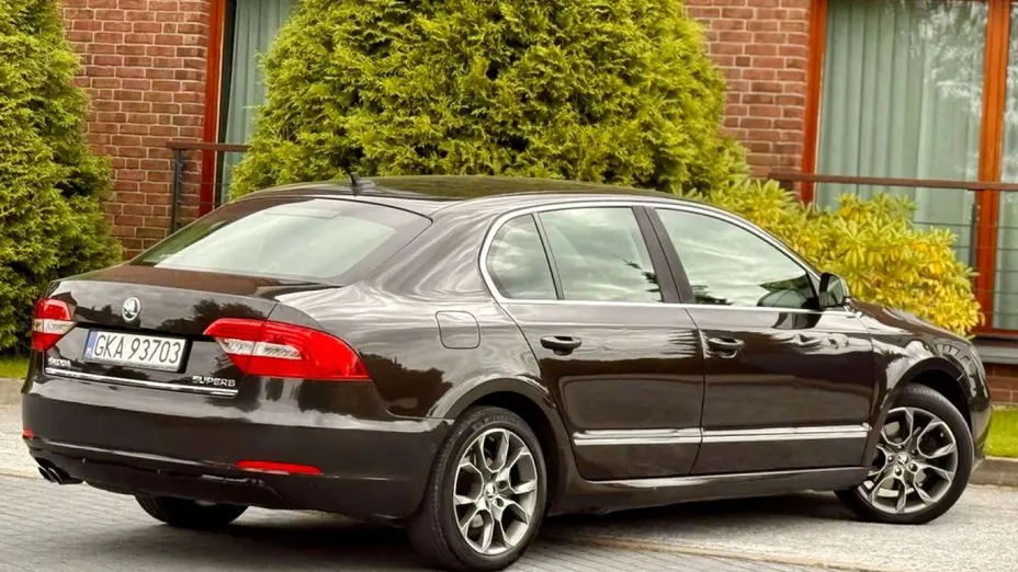 SKODA Superb -