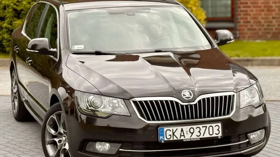 SKODA Superb -