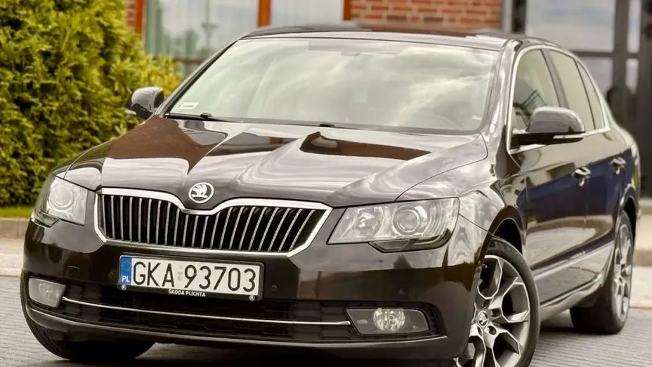 SKODA Superb -
