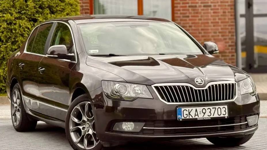 SKODA Superb -