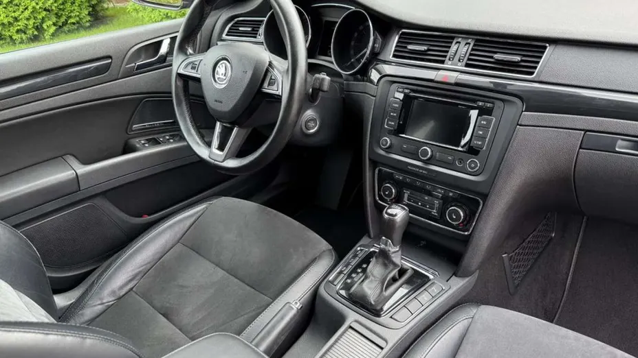 SKODA Superb -