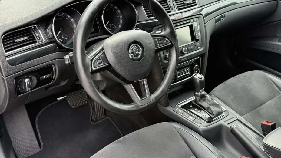 SKODA Superb -