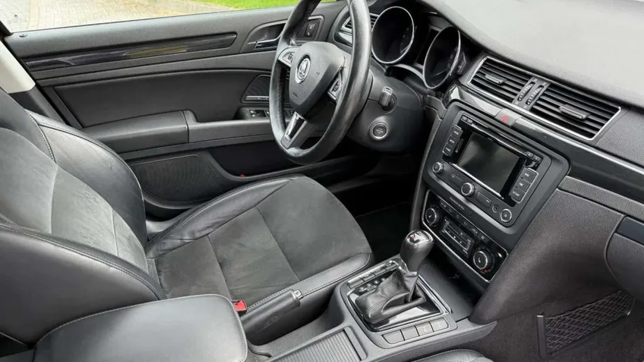 SKODA Superb -