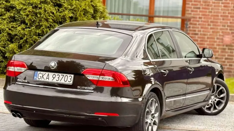 SKODA Superb -