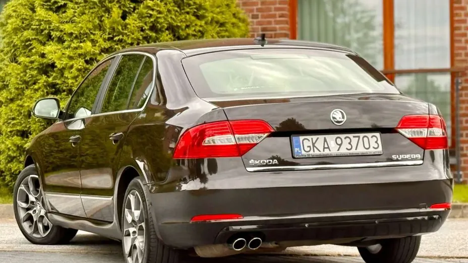 SKODA Superb -