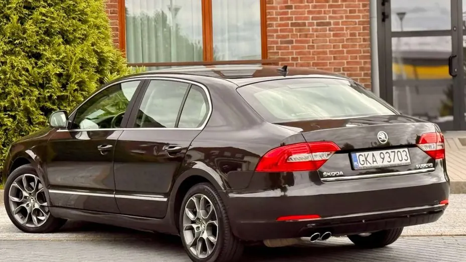 SKODA Superb -