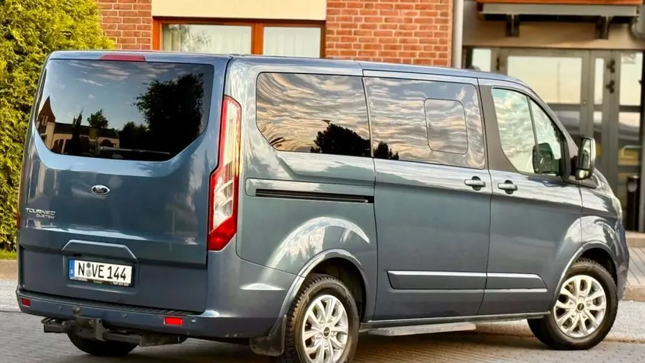 FORD Tourneo Custom -