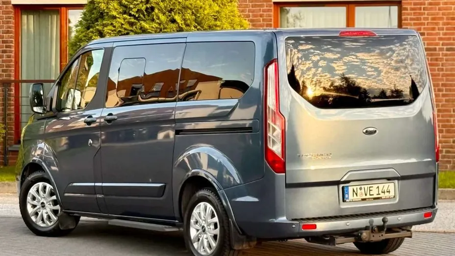 FORD Tourneo Custom -