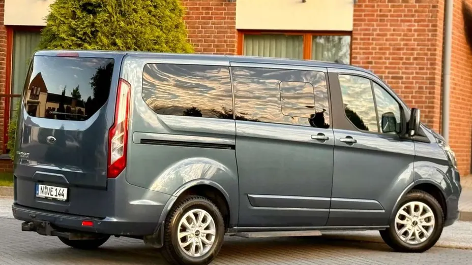 FORD Tourneo Custom -
