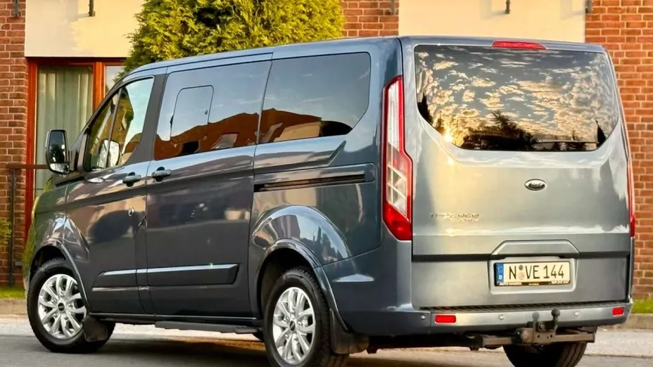FORD Tourneo Custom -