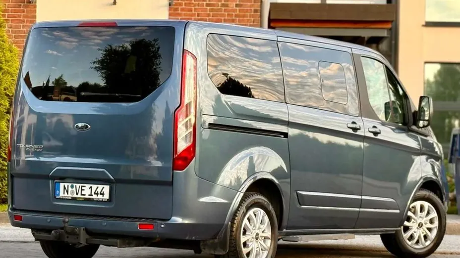 FORD Tourneo Custom -